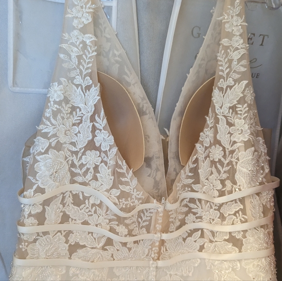 Brand New A-Line wedding dress - Picture 6 of 6